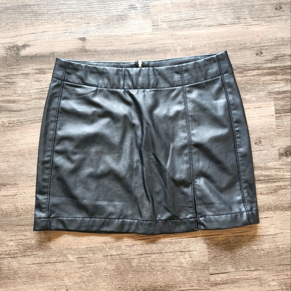 American Eagle Outfitters Dresses & Skirts - NWT American Eagle Black Faux Leather High Rise Mini Skirt